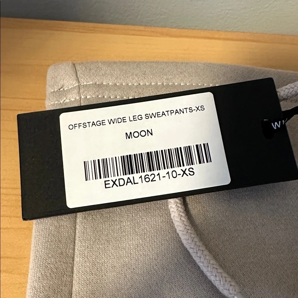 White Fox moon beam wide leg sweats size XS brand new - Picture 2 of 4